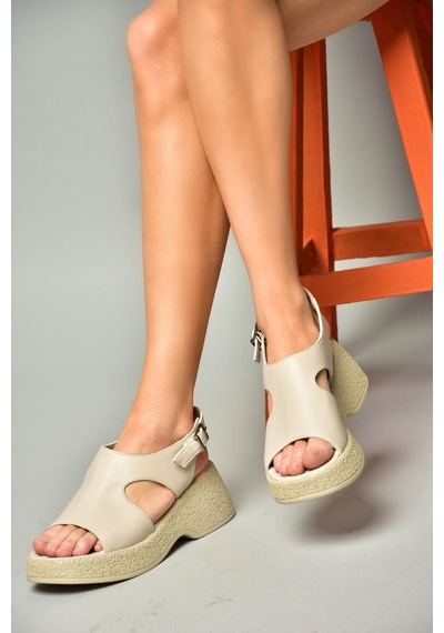 Fox Shoes S996945009 Bej Yüksek Tabanlı Kadın Sandalet Bej