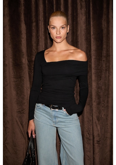 Grımelange VELMEA Kadın Asimetrik Yaka Omuz Detaylı Slim Fit Siyah Bluz