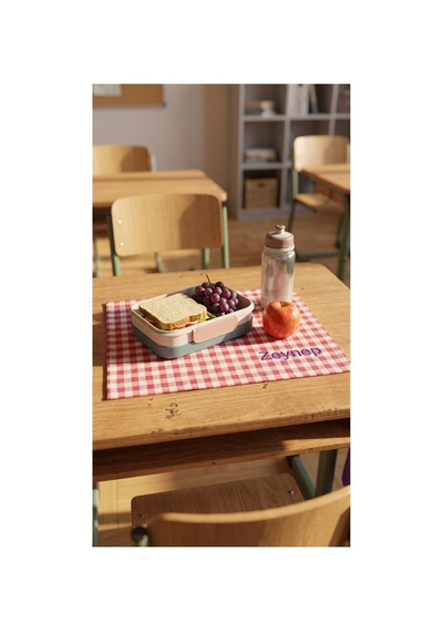Kişiye Özel İsim Nakışlı Duck Kumaş Beslenme Örtüsü 45x35 Cm Su Ve Leke Tutmaz Kumaş - 922808783