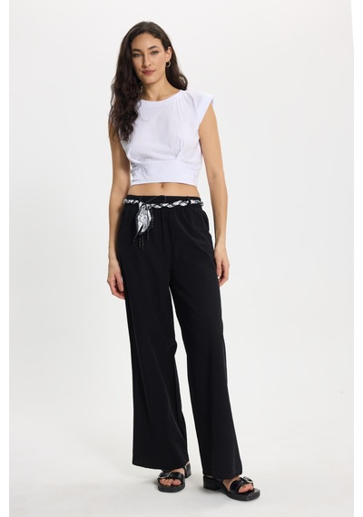 Tudors Kadın Slim Fit %100 Pamuk Pileli Yumuşak Doku Beyaz Bisiklet Yaka Crop Bluz-50392 Tudors Kadın Slim Fit %100 Pamuk Pileli Yumuşak Doku Beyaz Bisiklet Yaka Crop Bluz-50392