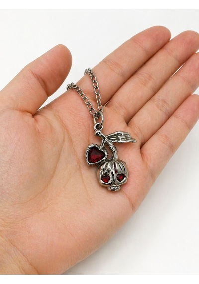 Gotik Kuru Kafa Kiraz Figürlü Kırmızı Taşlı Unisex Kolye Gümüş Renk Çok renkli