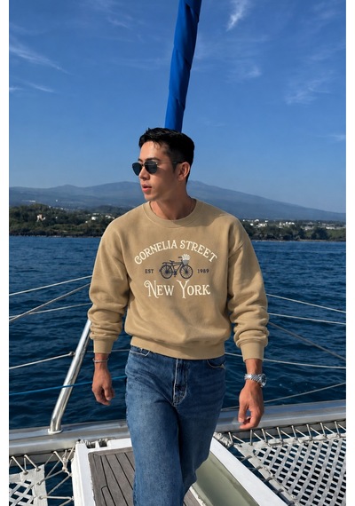 Tarz Cool Erkek Organik Pamuklu Yumuşacık Baskı Detaylı Bisiklet Yaka İçi Polarlı Sweatshirt Kahverengi