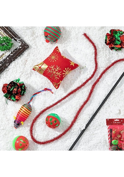 Yılbaşı Temalı Kedi Oyuncak Seti 8 Parça Zilli Ve Hışırtılı Toplar, İpli Fareler, Peluş Noel Yastığı