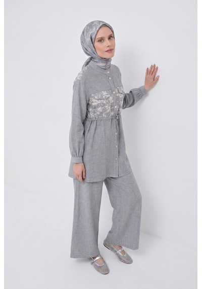 Armine Trend Çiçek Desenli Beli Büzgülü Tunik Ve Geniş Paça Pantolonlu Takım İndigo 26yt6156 Armine Trend Çiçek Desenli Beli Büzgülü Tunik Ve Geniş Paça Pantolonlu Takım İndigo 26yt6156