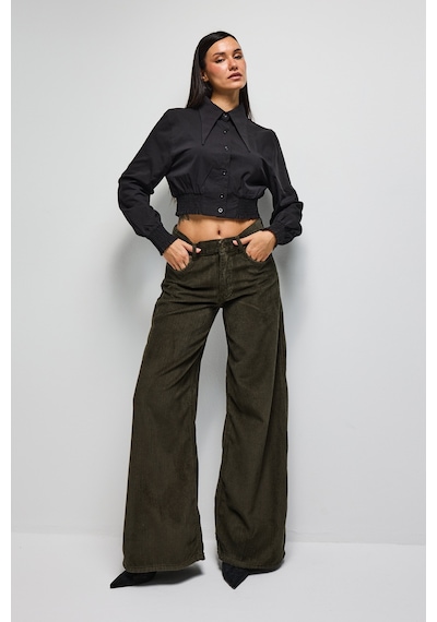 Itsbasic Kadın Siyah Renk Crop Fit Yaka Detaylı Özel Tasarım Gömlek