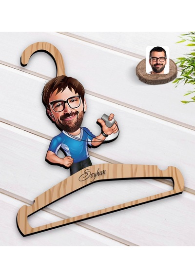 Kişiye Özel Erkek Antrenör Karikatürlü Ahşap Elbise Askısı-1 Ahşap