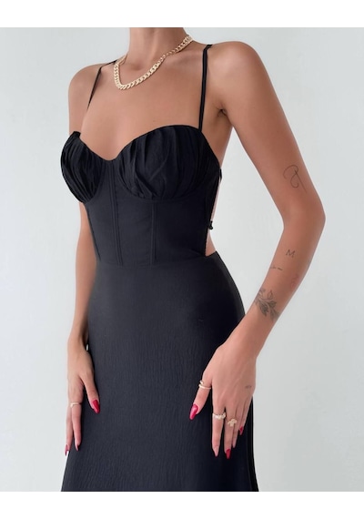 Fashion Cocktail Feminen Büstiyer Detaylı Korsajlı Drapeli Üst Bölüm Akışkan Saten Etekli Maxi Elbise Siyah Fashion Cocktail Feminen Büstiyer Detaylı Korsajlı Drapeli Üst Bölüm Akışkan Saten Etekli Maxi Elbise Siyah