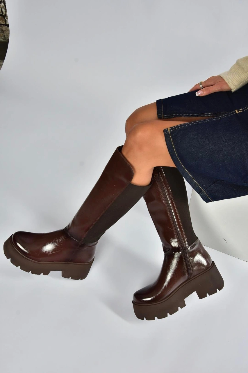 Fox Shoes R820060760 Kahverengi Rustik Kalın Tabanlı Arkası Lastik Detaylı Kadın Çizme Kahverengi-rustik