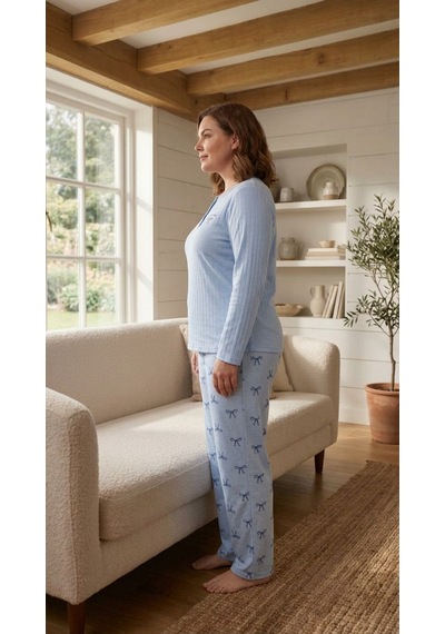 Eyfuze Kadın Kışlık Büyük Beden Nakışlı Desenli Yakası Düğmeli Uzun Kollu Pijama Takımı Açık Mavi Eyfuze Kadın Kışlık Büyük Beden Nakışlı Desenli Yakası Düğmeli Uzun Kollu Pijama Takımı Açık Mavi