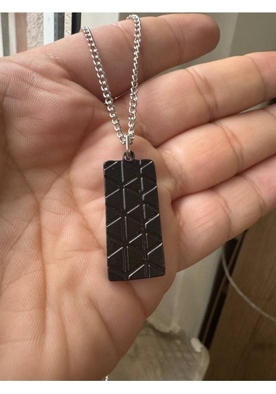 Geometrik Çizim Detaylı Siyah Renk Erkek Kolye Çok renkli