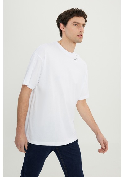 AC&Co / Altınyıldız Classics Erkek Beyaz %100 Pamuk Oversize Fit Rahat Kesim Bisiklet Yaka Baskılı Tişört Beyaz