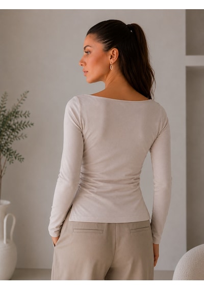 Sortie Collection Yan Büzgülü Önü Uzun Asimetrik Yırtmaçlı Kayık Yaka Bluz Bej