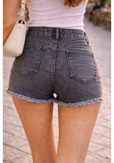 Cedy Denim Kadın Yüksek Bel Yırtlıklı Ve Yıpratmalı Paçası Püsküllü Kot Şort Mini Jean Şort C603 GRİ Cedy Denim Kadın Yüksek Bel Yırtlıklı Ve Yıpratmalı Paçası Püsküllü Kot Şort Mini Jean Şort C603 GRİ