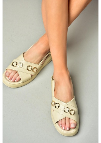 Fox Shoes S518105809 Bej Alçak Tabanlı Kadın Sandalet Bej