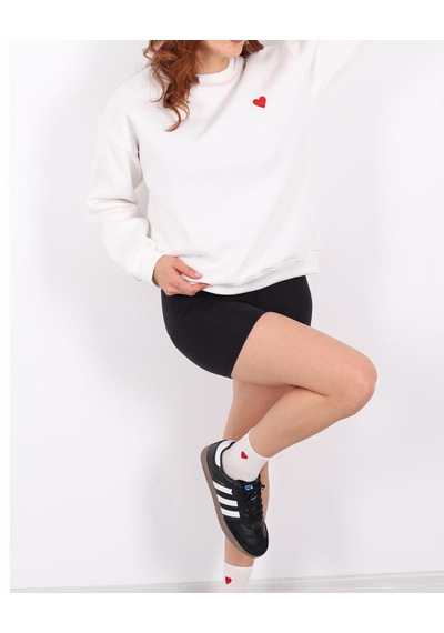 İs Berceste Kadın Bisiklet Yaka Kalp Nakışlı 3 İplik Şardonlu Sweatshirt Beyaz