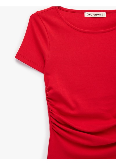 Koton Pamuklu Slim Fit Kayık Yaka Kısa Kollu Drapeli Tişört Kırmızı 7wal10350ık