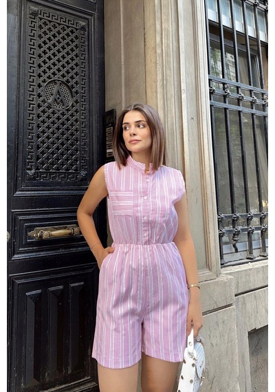 Pembe Kolsuz, Düğmeli Hakim Yaka, Beli Lastikli, Cepli, Şort Modelli Kısa Çizgili Tulum Pembe Pembe Kolsuz, Düğmeli Hakim Yaka, Beli Lastikli, Cepli, Şort Modelli Kısa Çizgili Tulum Pembe