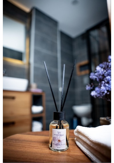 Vivaldi Home Beyaz Çiçekler Çubuklu Oda Kokusu Esansiyel Uçucu Yağ 50 ML