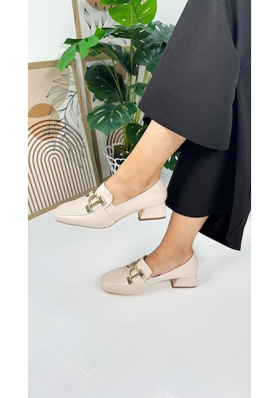 Günlük Kadın Loafer Topuklu Toka Ve Dikiş Detaylı Bağcıklı Küt Burunlu Ayakkabı 700 Bej Günlük Kadın Loafer Topuklu Toka Ve Dikiş Detaylı Bağcıklı Küt Burunlu Ayakkabı 700 Bej