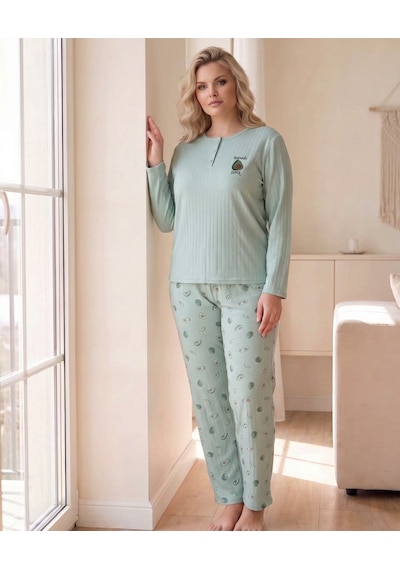 Eyfuze Kadın Kışlık Büyük Beden Curve Nakışlı Desenli Yakası Düğmeli Uzun Kollu Pijama Takımı Yesil Eyfuze Kadın Kışlık Büyük Beden Curve Nakışlı Desenli Yakası Düğmeli Uzun Kollu Pijama Takımı Yesil