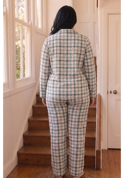Siyah İnci Desenli Termal Kumaşlı Ultra Soft Yumuşak Büyük Beden Battal Boy Düğmeli Örme Pijama Takımı 26226522 Ekru
