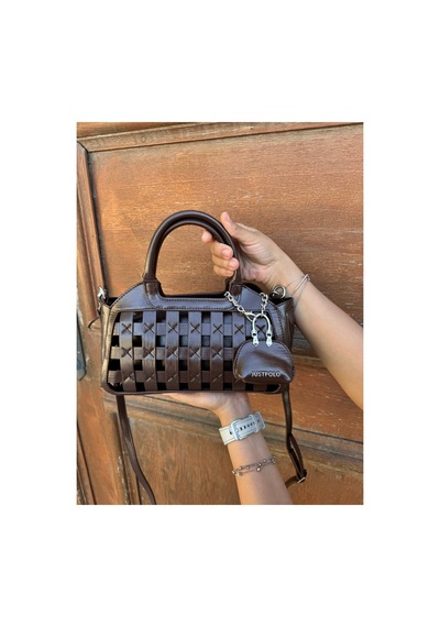 Just Polo Kadın Yeni Sezon Örgü Detaylı Ayarlanabilir Askılı Şık Çapraz El & Omuz Çantası Ebat : 26 X 17 Cm Rugan Kahverengi