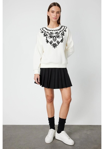 On Fashion Kadın Yakası İşlemeli Ekru Sweatshirt 66357 Ekru On Fashion Kadın Yakası İşlemeli Ekru Sweatshirt 66357 Ekru