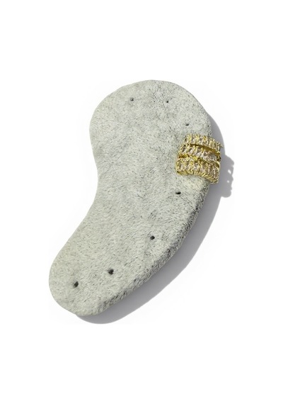 Earcuff Sıkıştırmalı Pirinç Kıkırdak Küpe Baget Taşlı Üç Sıralı Altın Renk Çelik