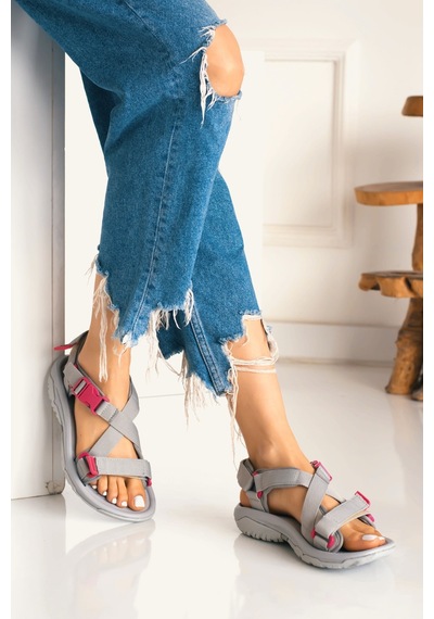 Günlük Unisex Tokalı Sandalet Yastıklı Hafif Tabanlı Çapraz Şerit Outdoor Esnek Ayakkabı 125ç Gri Günlük Unisex Tokalı Sandalet Yastıklı Hafif Tabanlı Çapraz Şerit Outdoor Esnek Ayakkabı 125ç Gri