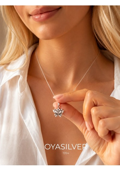 Oya Silver Karartma Gümüş Lotus Çiçeği Kolye 2x1.5cm Oyot394