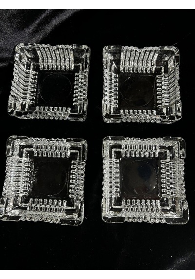 4 Adet Kare Büyük Cam Küllük 10x10 4 Adet Kare Cam Büyük Küllük 10x10 Cam Beyaz Kare