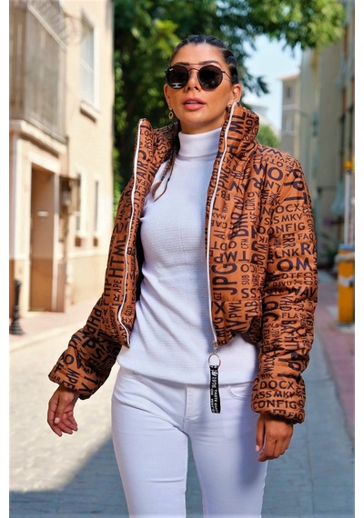 Keyifli Moda Kadın Kahverengi Yazılı Dik Yaka Su Geçirmez Kısa Şişme Mont