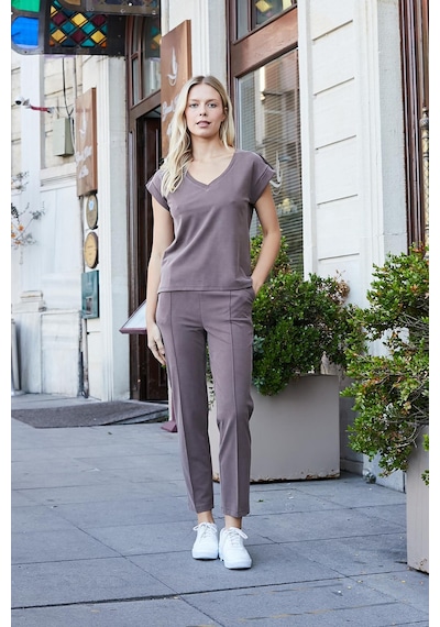 Jument Kadın Modal İpeksi Likralı Kumaş V Yaka Duble Kollu Apoletli Yanları Yırtmaçlı T-shirt Bluz-kahve Kahve Jument Kadın Modal İpeksi Likralı Kumaş V Yaka Duble Kollu Apoletli Yanları Yırtmaçlı T-shirt Bluz-kahve Kahve