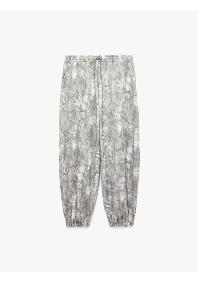 Koton Beli Bağcıklı Cepli Soyut Baskılı Rahat Kalıp Balon Fit Jogger Eşofman Altı Gri Desenli 7wal40092ık Koton Beli Bağcıklı Cepli Soyut Baskılı Rahat Kalıp Balon Fit Jogger Eşofman Altı Gri Desenli 7wal40092ık