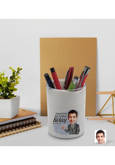 Bk Gift Kişiye Özel Erkek Kolay Yetişmiyor Karikatürlü Beyaz Akrilik Kalemlik - Model 2