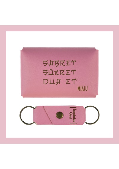 Miaju Pembe Renk, Sabret, Şükret, Dua Et, Yazılı İsme Özel, Cüzdan Ve Anahtarlık Set, İstediğine Hediyelik Pembe