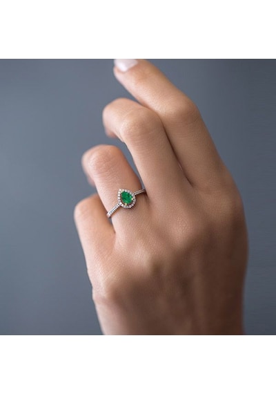 0,50 Karat Pırlantalı Damla Zümrüt Yüzük