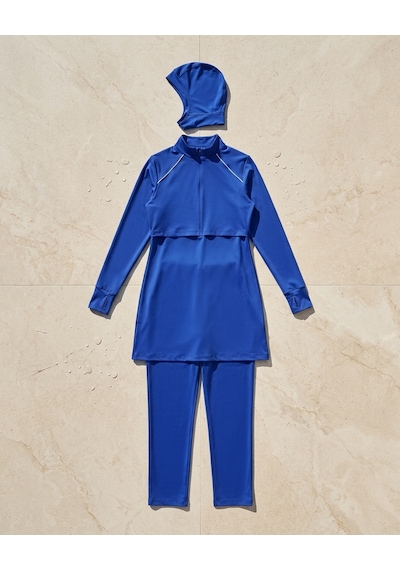 Pierre Cardin Büyük Beden Dik Yaka Yarım Fermuarlı Midi El Dar Paça Likralı Çift Boneli Tesettür Mayo Saks Pierre Cardin Büyük Beden Dik Yaka Yarım Fermuarlı Midi El Dar Paça Likralı Çift Boneli Tesettür Mayo Saks