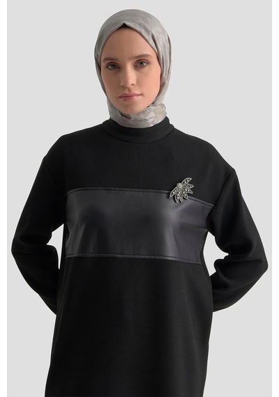Armine Trend Deri Garnili Broş Detaylı Fitilli Tunik Siyah 25kt424 Siyah