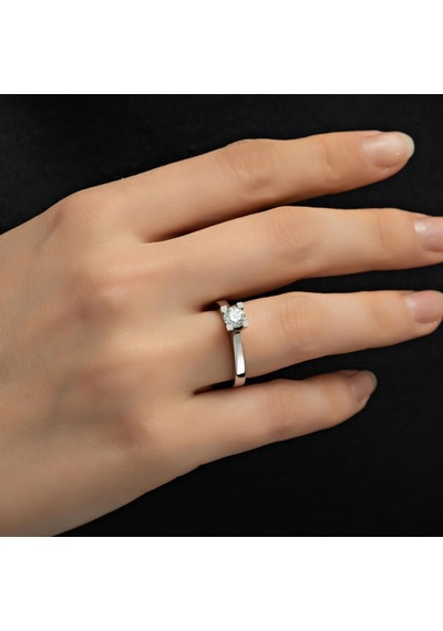 4 Tırnaklı Swarovski Taşlı 925 Gümüş Tektaş Yüzük