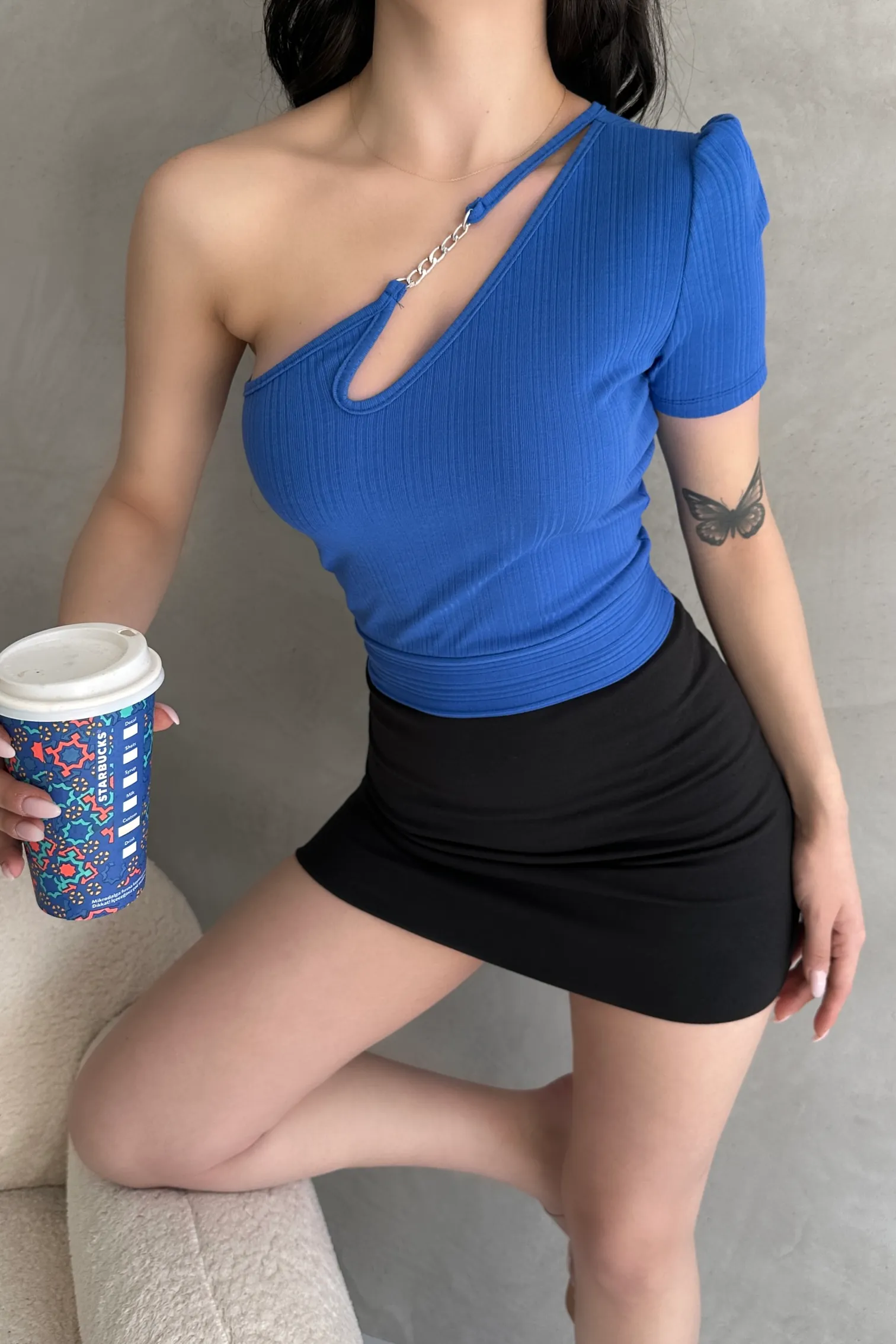 Nido Tek Omuz Zincir Detaylı Crop Bluz Saks Mavi