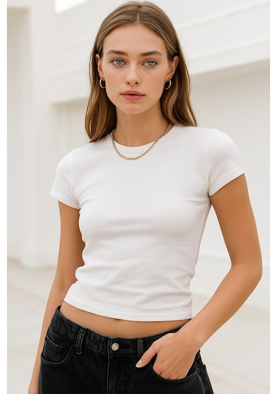 Kadın Ekru Esnek Kumaşlı Vücuda Oturan Slim Fit Kısa Kollu Crop T-shirt Ekru Kadın Ekru Esnek Kumaşlı Vücuda Oturan Slim Fit Kısa Kollu Crop T-shirt Ekru