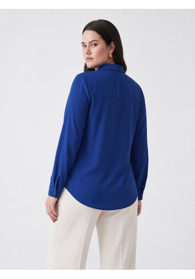 Pera Moda İç Göstermeyen Büyük Beden Klasik Kesim Kadın Dökümlü Şık Gömlek Saks Mavisi Pera Moda İç Göstermeyen Büyük Beden Klasik Kesim Kadın Dökümlü Şık Gömlek Saks Mavisi