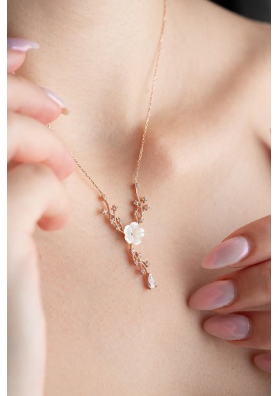 925 Ayar Gümüş Işıklı Kutuda Rose Kaplama Manolya Çiçeği Sarmaşık Kolye Rose Gold