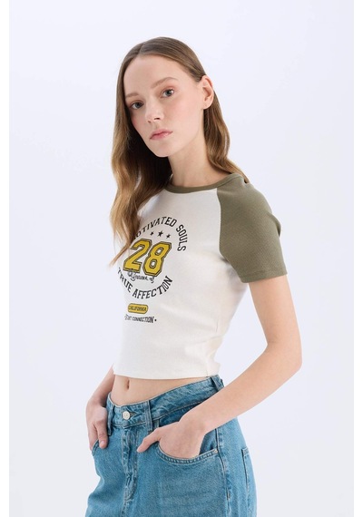 DeFacto Coool Fitted Bisiklet Yaka Baskılı Fitilli Kaşkorse Kısa Kollu Tişört E0678AX25SMKH261