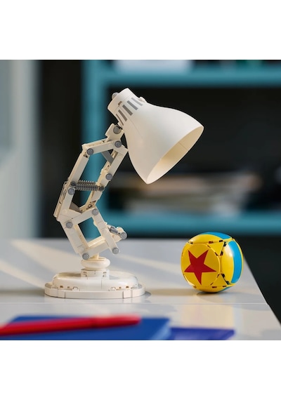 LEGO® Ideas | Disney Pixar Luxo Jr. 21357 - Yetişkinler için Koleksiyonluk Sergileme Modeli Yapım Seti (613 Parça)