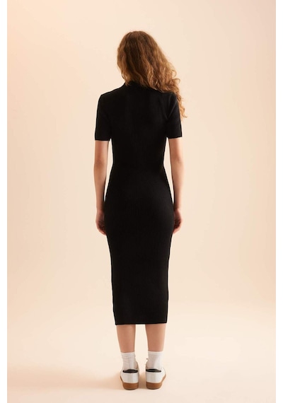 DeFacto Fitted Polo Yaka Kısa Kollu Yırtmaçlı Midi Triko Elbise - Siyah D4914AXNSBK27