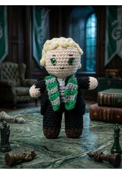 Okulun Cübbeli Sarı Saçlı Büyücü Amigurumi Örgü Oyuncak - Film Karakteri Hediyelik Figür 12 cm