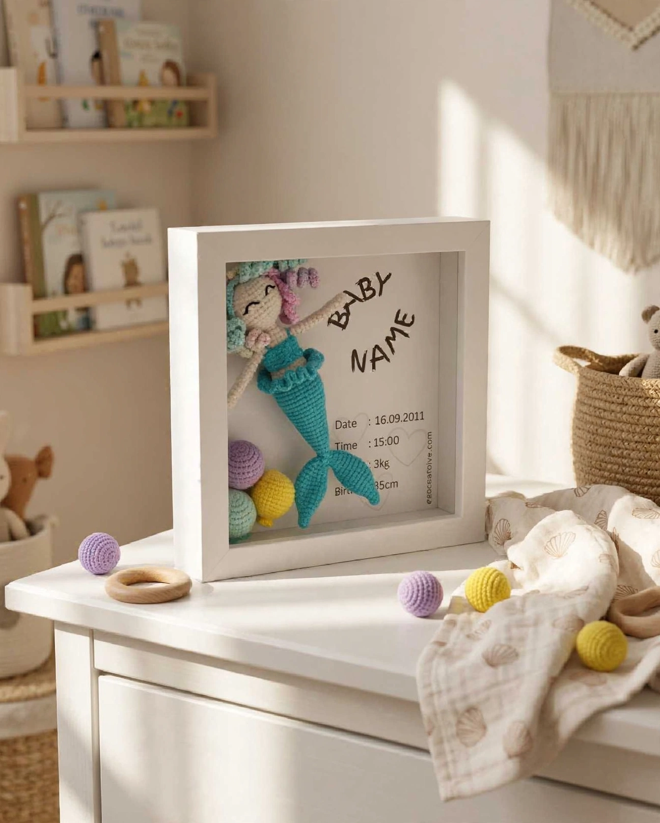 Kişiye Özel 3d Amigurumi Bebek Hatıra Çerçevesi : Deniz Kızı Beyaz Ahşap