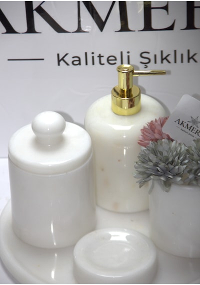 Mermer Kulplu Lüks 5 Parça Banyo Seti Altın - Beyaz